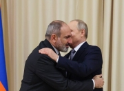 普京与亚美尼亚总理通电话 商讨纳卡地区局势